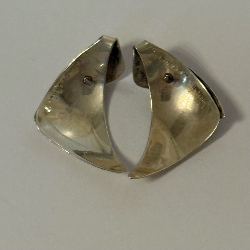 PEARCE EARRINGS SIGNED STERLING SILVER CURVED TRIANGLE POST STUD PIERCED VINTAGE - Picture 7 of 9